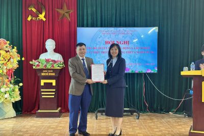 HỘI NGHỊ CÔNG BỐ QUYẾT ĐỊNH ĐIỀU ĐỘNG VÀ BỔ NHIỆM CHỨC VỤ HIỆU TRƯỞNG TRƯỜNG THPT A NGHĨA HƯNG