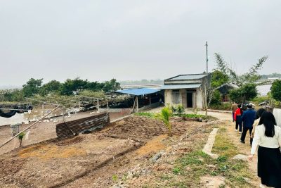 THĂM NHÀ VÀ TẶNG QUÀ TẾT CHO HỌC SINH TRONG CHƯƠNG TRÌNH “XUÂN YÊU THƯƠNG” NHÂN DỊP TẾT NGUYÊN ĐÁN ẤT TỴ 2025